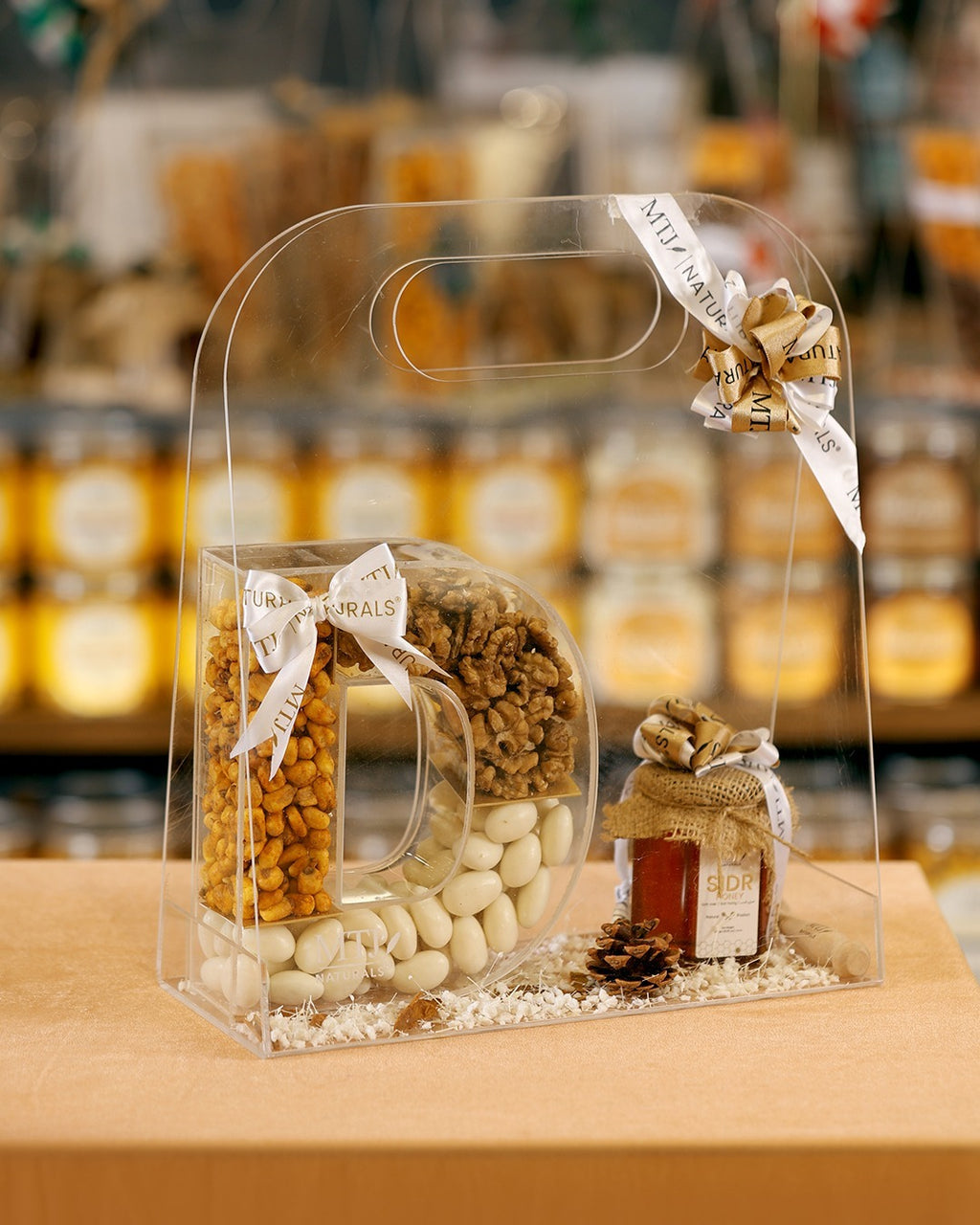 Signature Initial Hamper