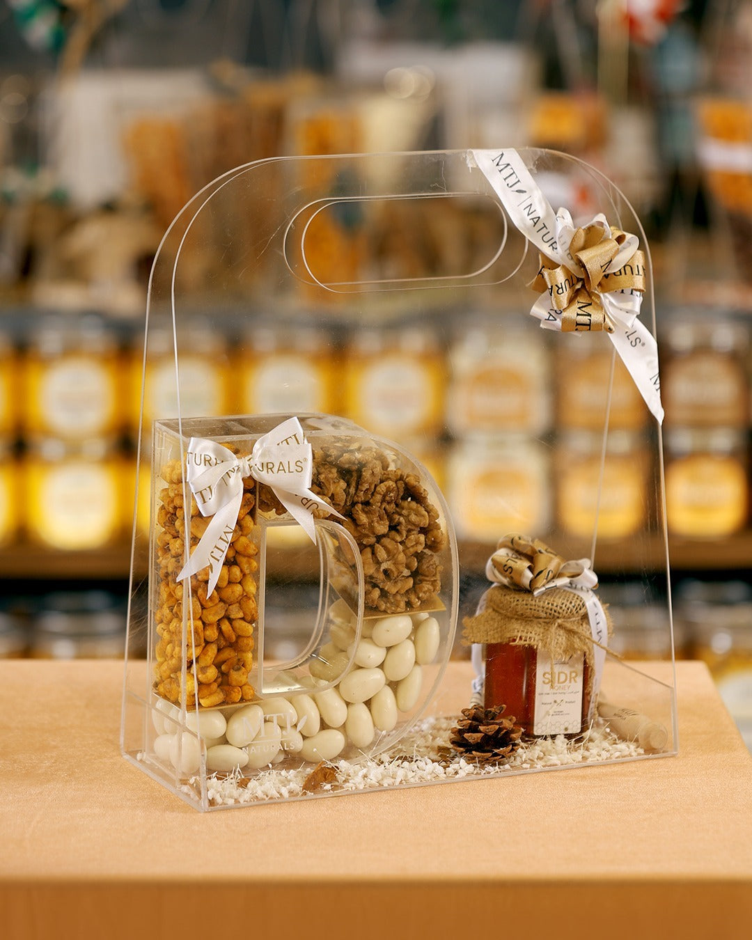 Signature Initial Hamper