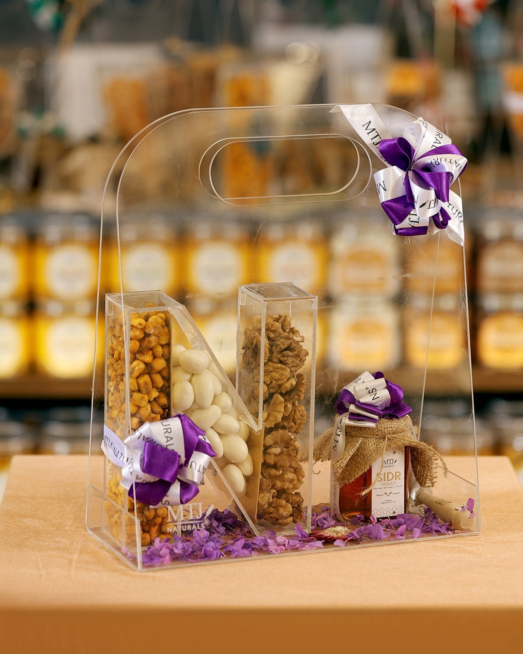 Signature Initial Hamper