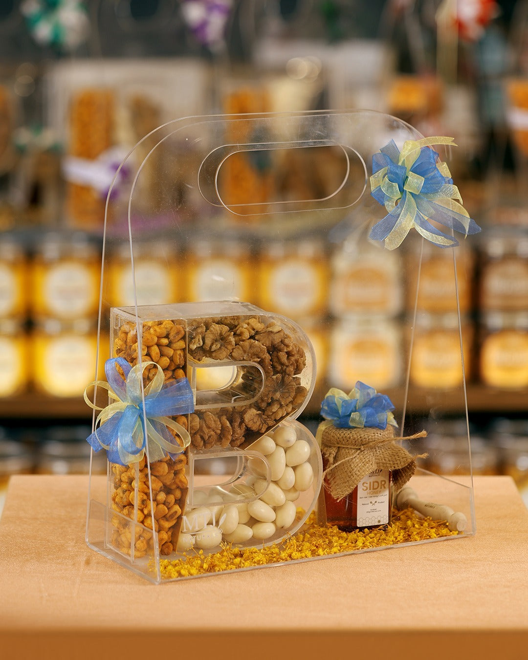 Signature Initial Hamper
